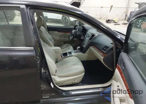 2010 Subaru Legacy 2.5I Limited z USA, uszkodzony, nr VIN 4S3BMCK67A3241280